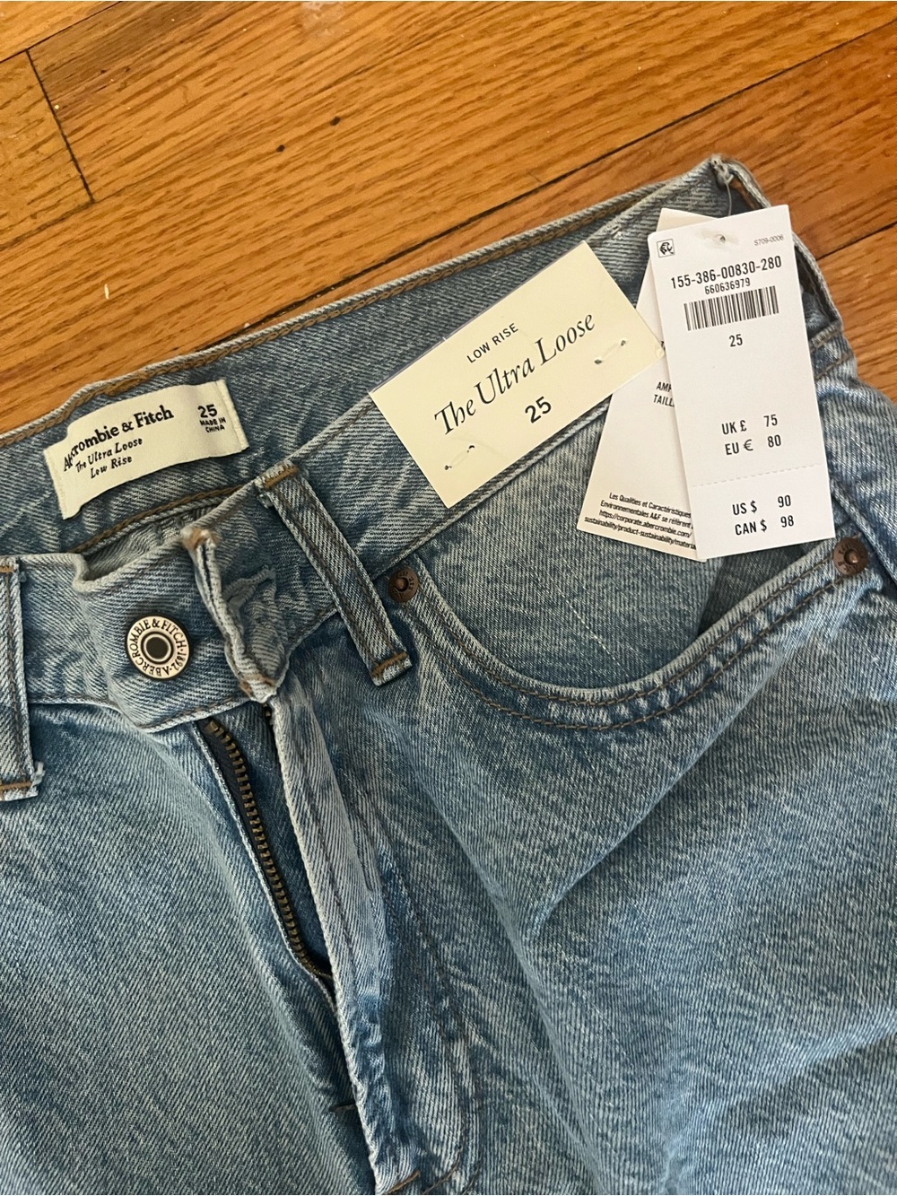 Abercrombie & Fitch Low Rise Ultra Loose Jeans – Size 25 – NWT - Picture 3 of 6